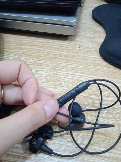 Âm thanh tốt, đeo lâu dễ chịu, chất lượng truyền âm tốt, nghe khá hay