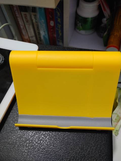 Sạc nhanh nhưng do dây dài nên 1s sau mới hiện kí hiệu sạc nhanh.
Dây trông rất chắc và dài.
Quà tặng kèm cũng chống điện thoại rất tốt.