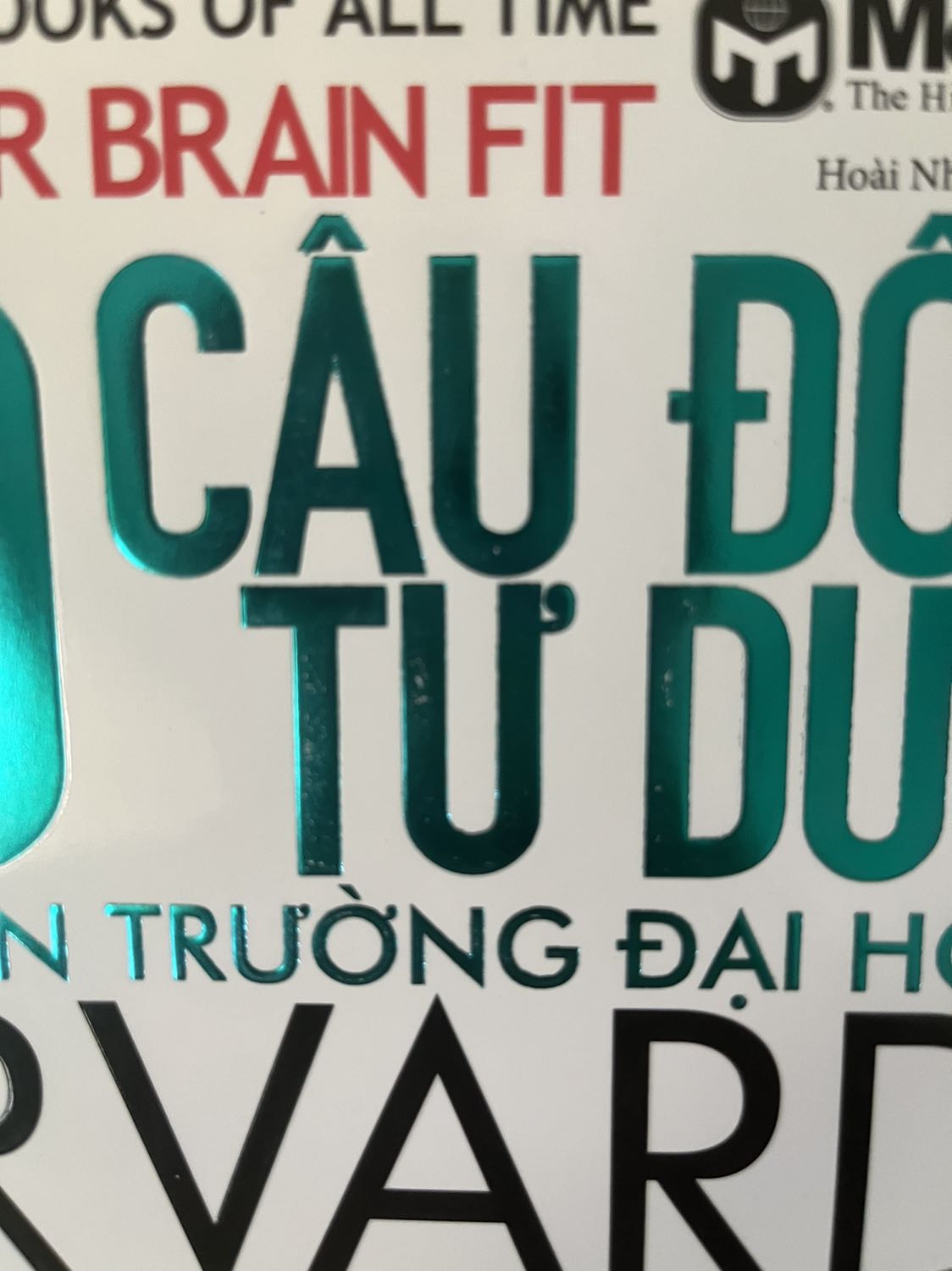 Sách mới khoảng 95% vì chữ tiêu đề sách bị bong tróc chút xíu và góc sách bị nhăn. Giao hàng nhanh (1 ngày đã nhận được) tuy nhiên gói hàng chỉ có mỗi cái hộp carton và sách không được gói bọc chống sốc hay gì cả. Nhưng vì giá rẻ nên vẫn cho 5 sao. Mong Tiki kiểm tra lại khâu đóng gói và kiểm tra lại chất lượng/ngoại hình sản phẩm trước khi giao.
