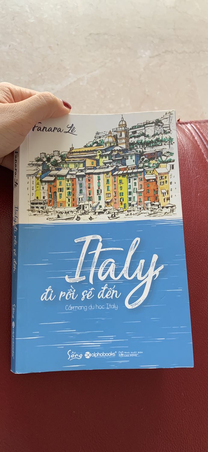 Biết tới cuốn sách này sau khi xem talkshow “vợ chồng son” mà chính tác giả và anh chồng người Ý lên sóng. Đọc xong mới thấy trí thông minh và sức bền của ng Việt Nam ko thua dân tộc nào trên thế giới. Thấy thương tác giả, cô gái trẻ đầy nhiệt huyết và nổ lực ko ngừng. Vui vì cuối cùng sau bao nhiêu gian khổ Thuỷ Anh cũng đạt được ước mơ của mình và ấm êm bên gia đình nhỏ. Cám ơn tác giả đã truyền lửa cho thế hệ trẻ VN. Cám ơn đã mang hình ảnh đẹp của ng phụ nữ VN ra thế giới. Chúc chị luôn khỏe và trông chờ những tác phẩm khác sau này nếu chị có viết tiếp.