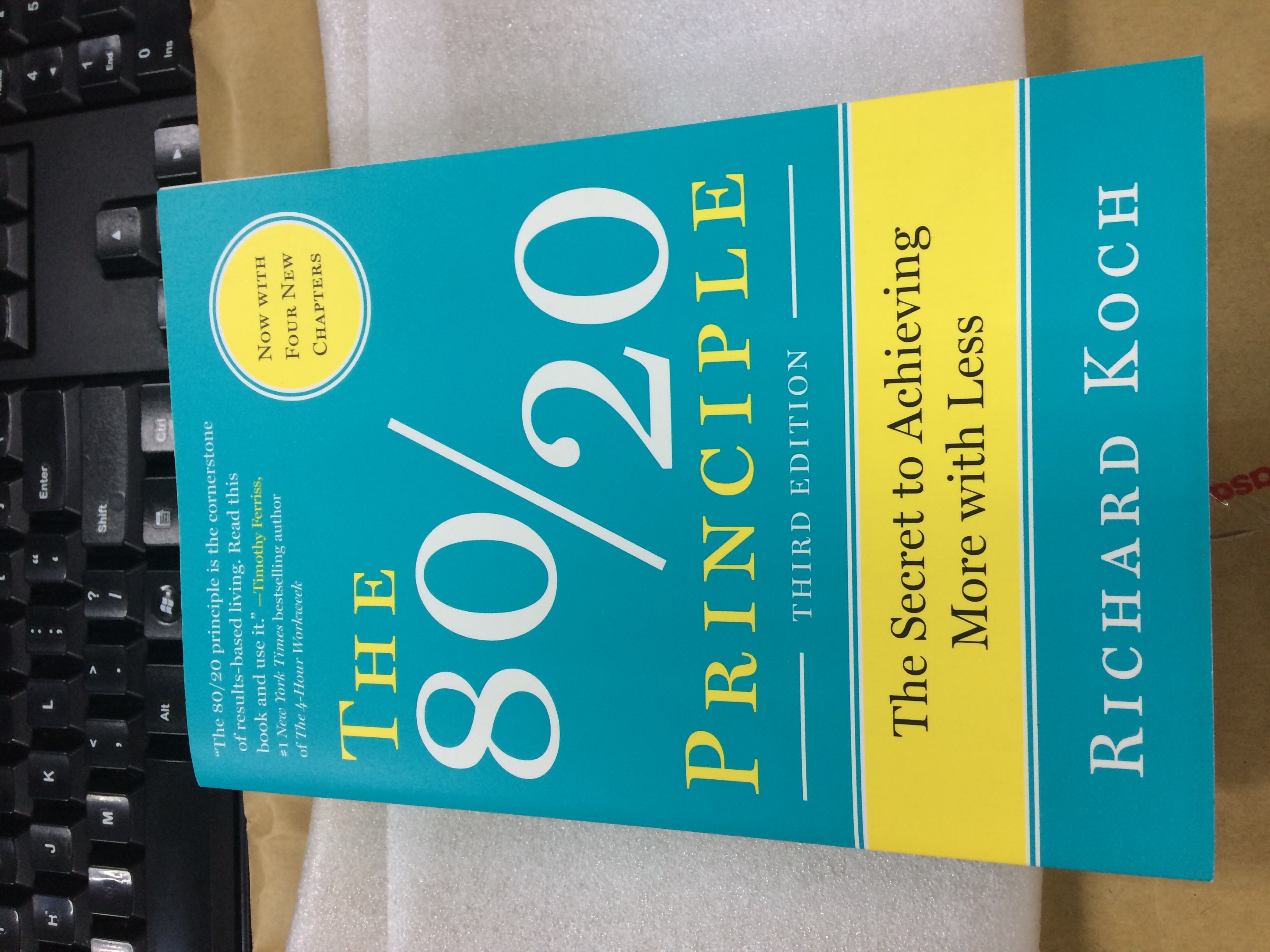 hình thức sách bia mềm, giấy dễ lật ko dính vào nhau,  chữ rõ, trình bày đơn giản, nội dung hơi học thuật (thiên về kinh doanh) , phải đọc nhìu lần mới ngấm dc nhưng cách viết ko rườm rà, sử dụng từ ngữ thông dụng.