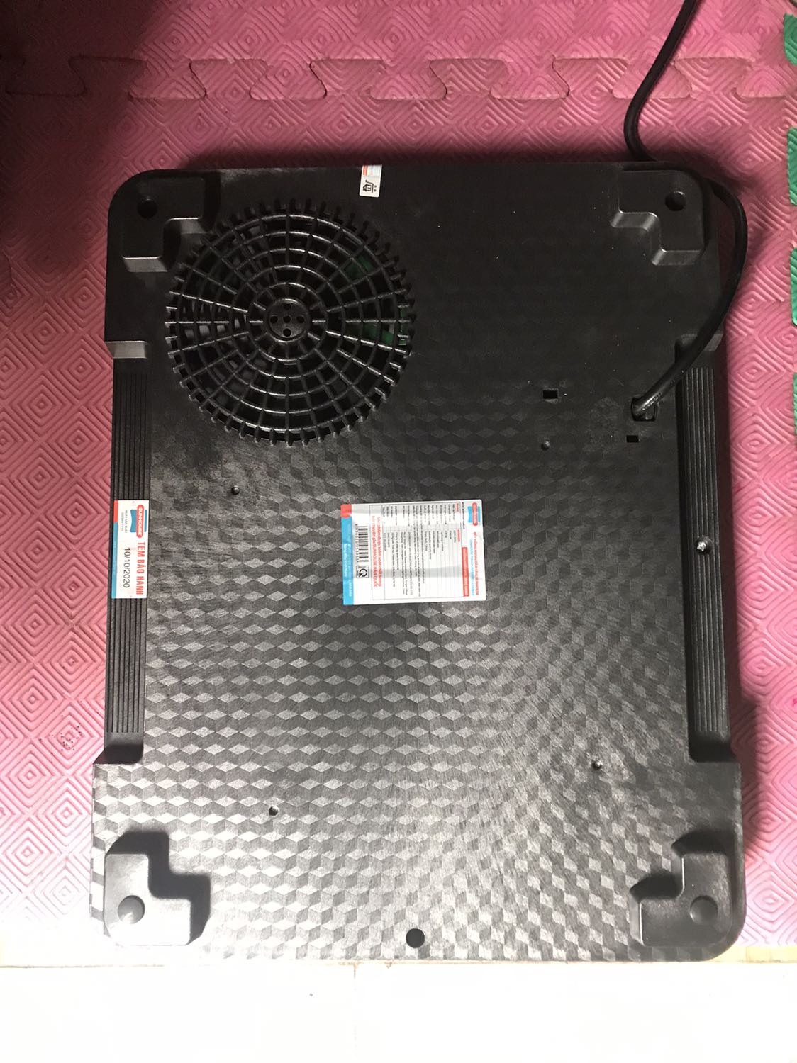 2 chân không có nút cao su giờ đặt bếp không căn bằng, mới cắm điện thử chưa nấu,  mà 15 phút sau quạt mới tắt rất mất thời gian chờ 2 chân không có nút cao su giờ đặt bếp không căn bằng, mới cắm điện thử chưa nấu,  mà 15 phút sau quạt mới tắt rất mất thời gian chờ