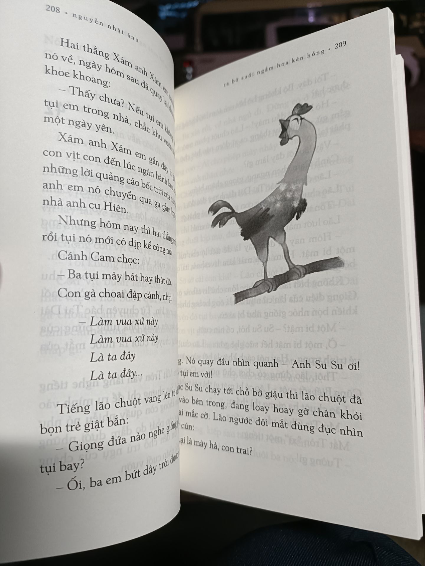 truyện của bác Ánh thì lúc nào mình cũng đợi bác ra truyện mới rồi đặt mua, chưa đọc nhưng nhìn sơ qua sách mới tinh,rõ ràng, được bọc nhựa chắc chắn, mình đặt hôm tối mà trưa 10h có sách rồi,tiki giao hàng nhanh chóng tận nơi, ủng hộ tiki lâu dài