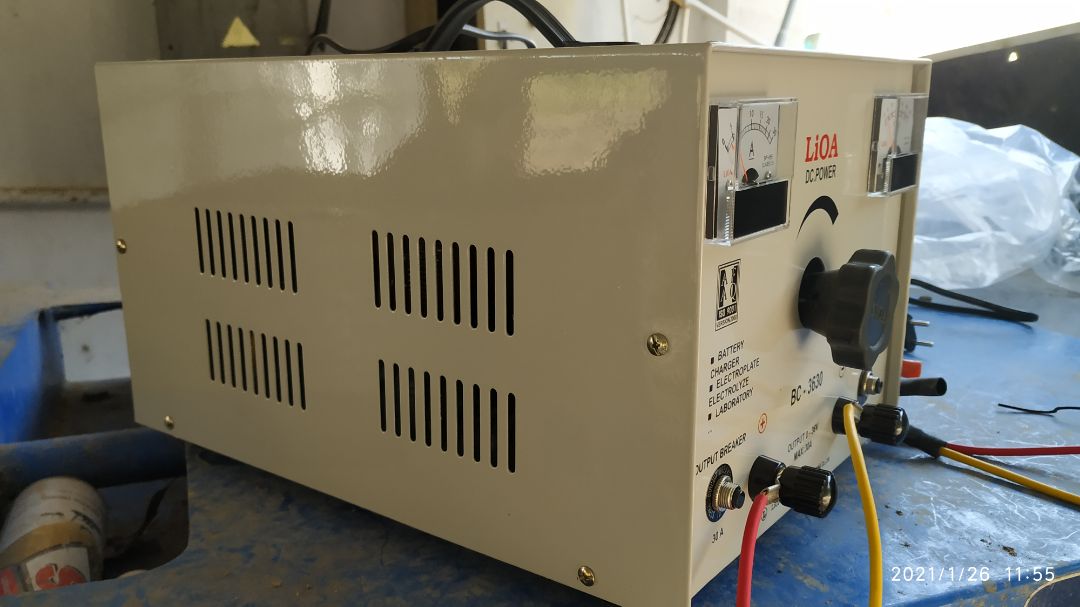 Đã nhận được hàng, ngoại quan nhìn to hơn trong hình, cứng cáp và chắc chắn. Bộ sạc tự hạ dòng sạc khi acquy sắp đầy.