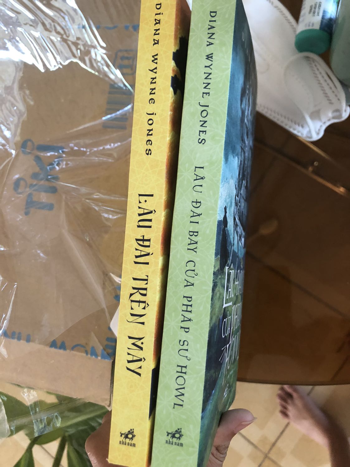Giao hàng siu nhanh, đóng gói kĩ càng, nch đánh giá 5 sao vì dịch vụ của tiki. Tuy nhiên bản dịch từ nguyên tác khá chán, đọc khó hiểu, không mượt mà. Recommend nên mua bản tiếng anh đọc sẽ hay hơn !