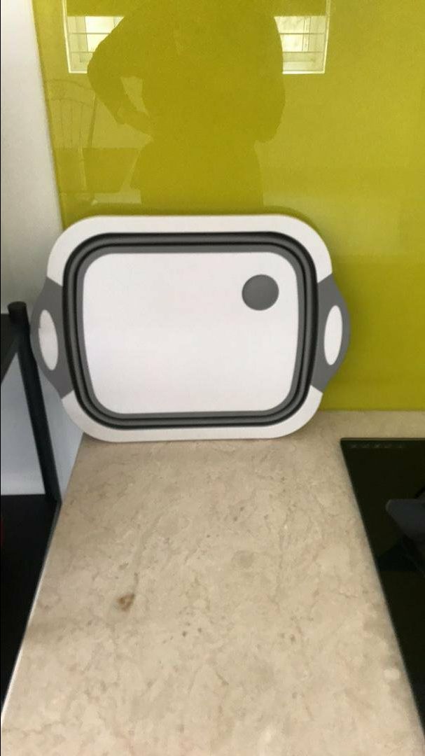 Thớt nhìn chung là dùng để thái đồ được, ko chặt được thui, mặt thớt ko được phẳng lắm, có thêm cả chậu rất tiện ích