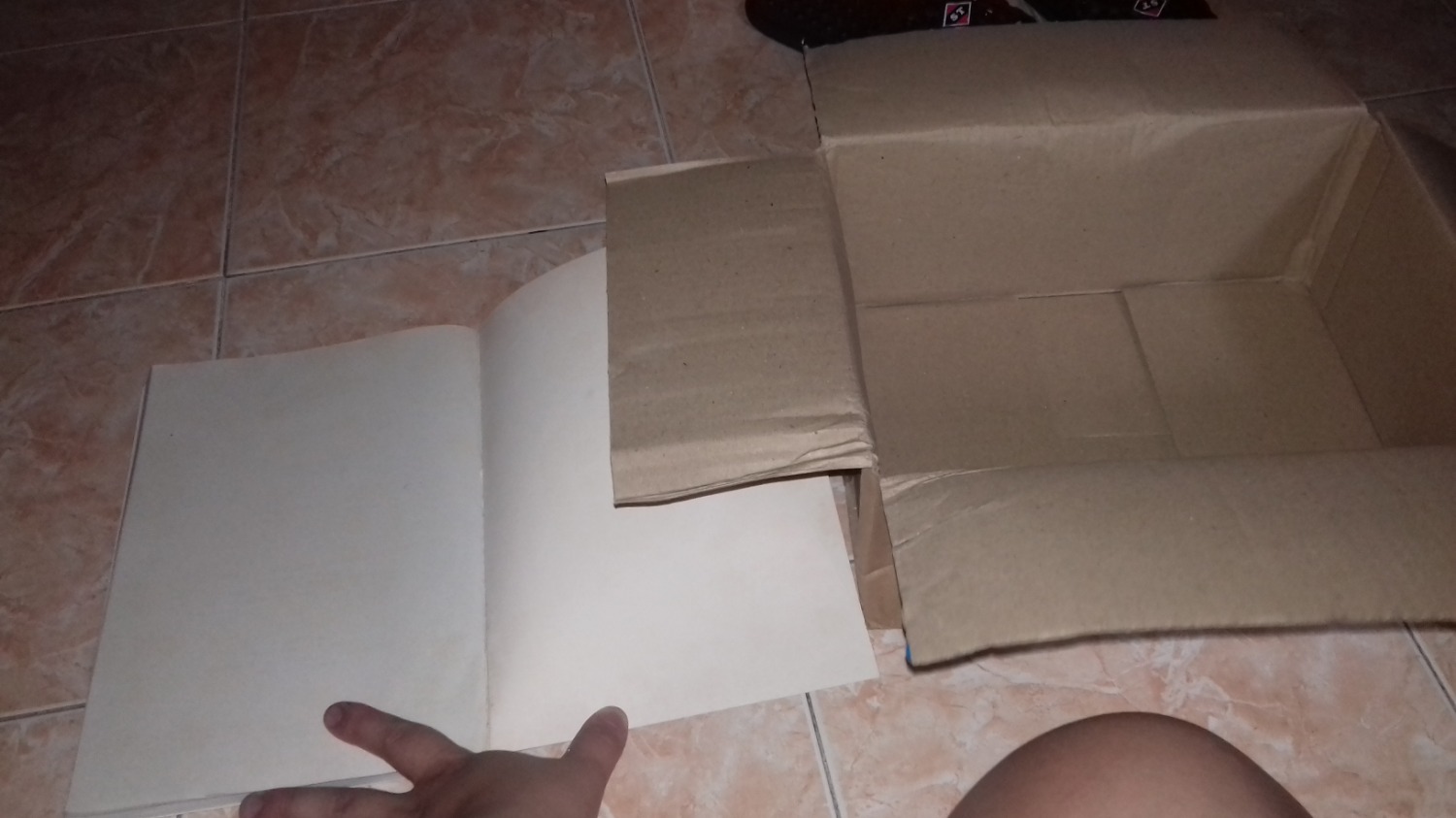 Cuốn sách nói có kèm thêm một chiếc đĩa CD, nhưng rút cục mở thùng ra thì không thấy CD đâu. Thế là sao??? :-0