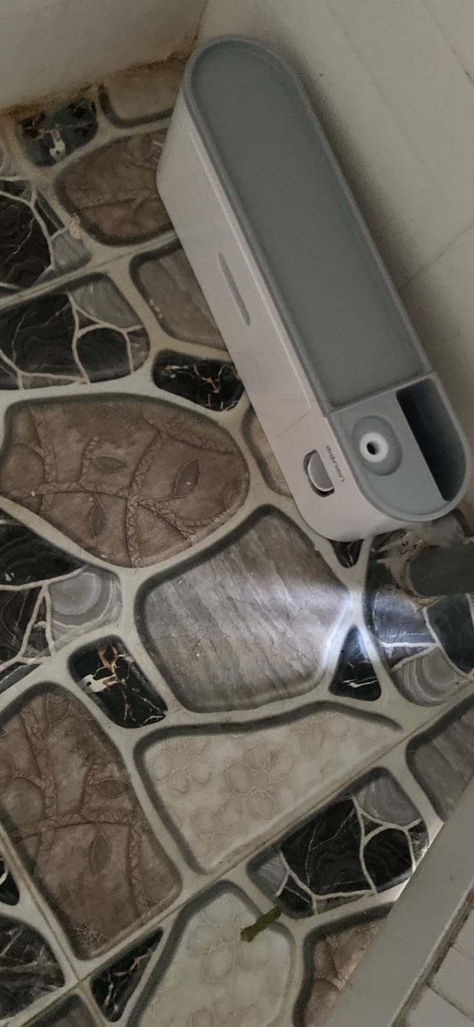 chưa gì đã rớt làm hư mỹ phẩm luôn