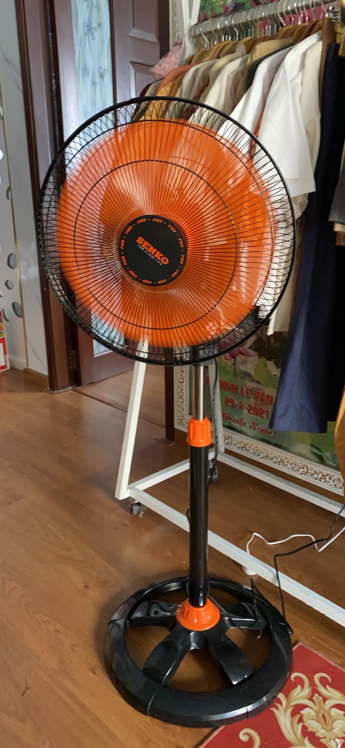 Sản phẩm đóng gói cẩn thận
Chân vài vết sầy nhưng k đáng kể
Sản phẩm mới chắc chắn. 

Đã nhận giấy bảo hành và giấy cảm ơn viết tay của shop.

Chi tiết như ảnh mình review