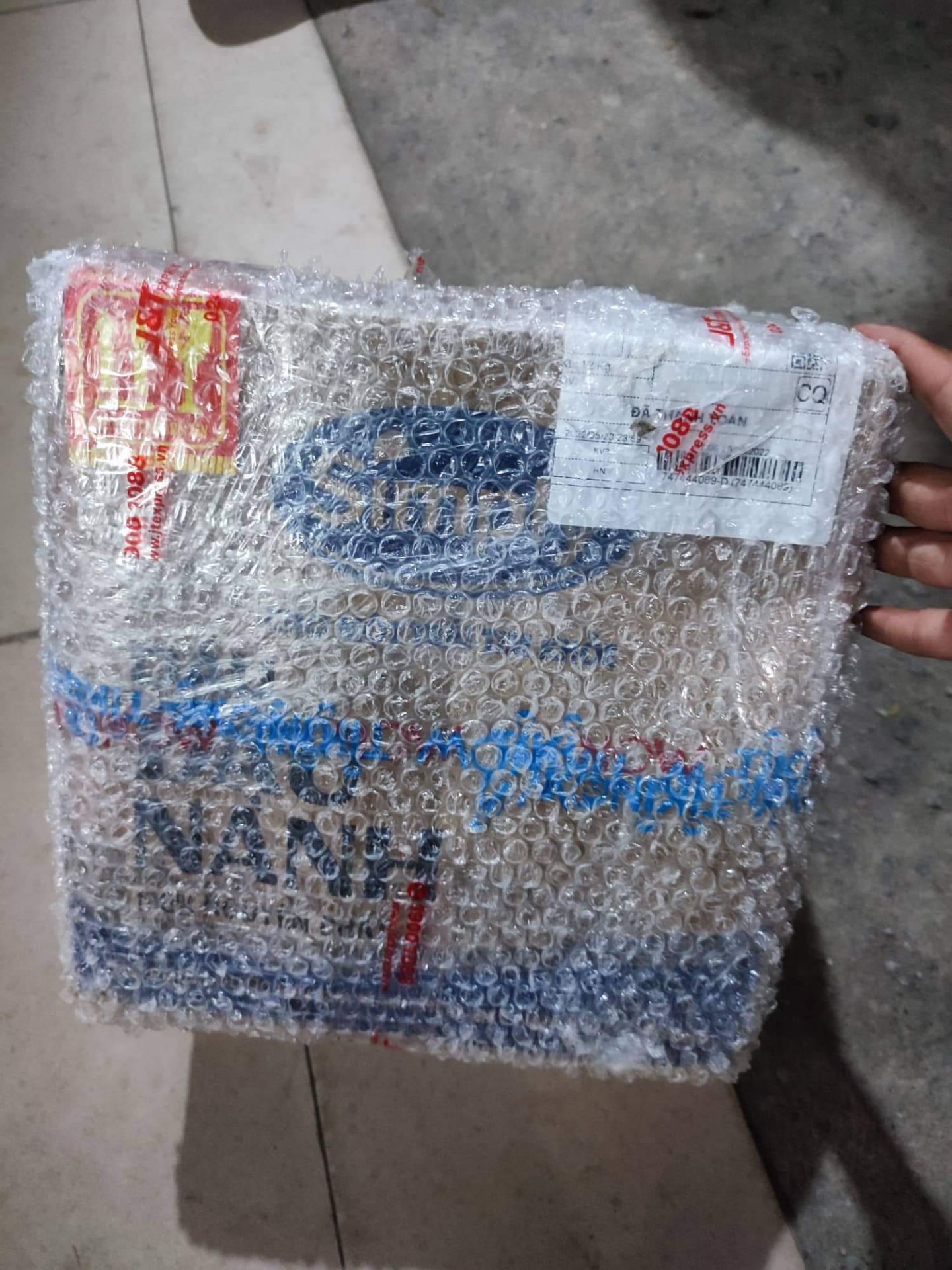 Từ những hạt đậu nành tốt nhất có nguồn gốc từ Châu Mỹ kết hợp với công nghệ tinh chế hiện đại, dầu đậu nành nguyên chất SIMPLY mang lại nguồn dinh dưỡng dồi dào, sự hoàn hảo cho nấu nướng và tốt cho sức khỏe của bạn. SIMPLY - CHO MỘT TRÁI TIM KHỎE.