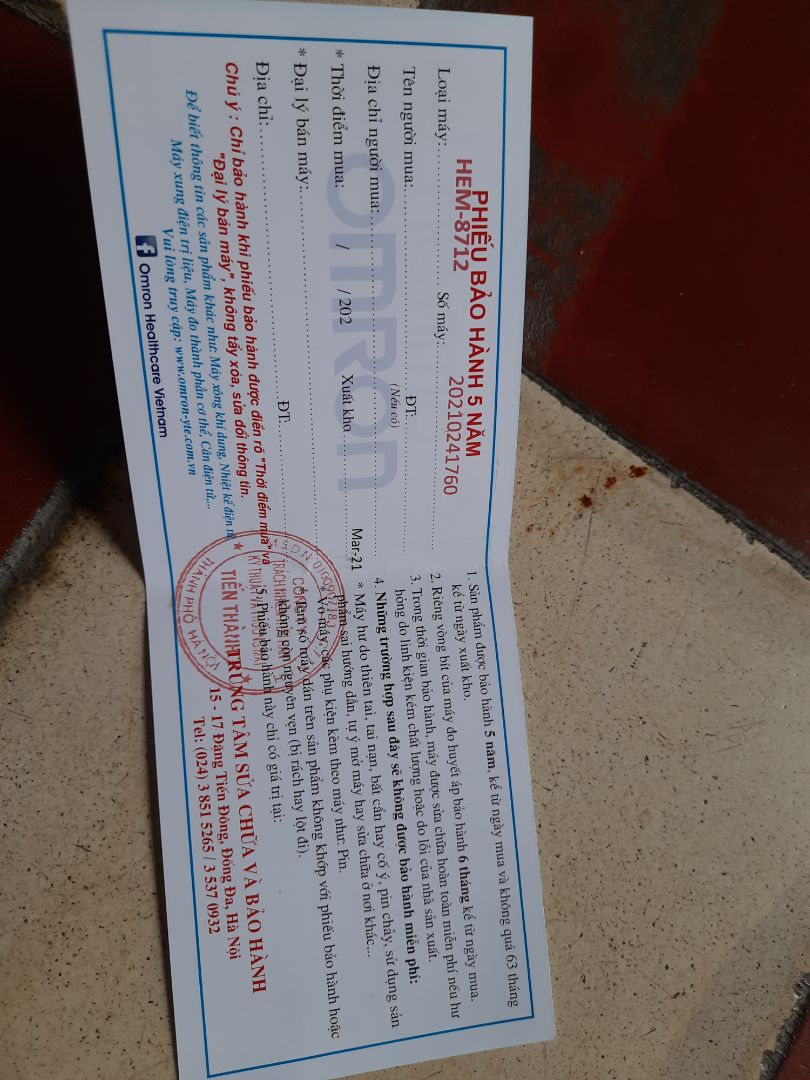 Mình vừa mua máy đo huyết áp bắp tay Omron 8712. Cho mình hỏi làm sao để đăng ký bảo hành điện tử? Nếu máy bị trục trặc thì mình liên hệ ở đâu? Trên phiếu bảo hành Tiki giao kèm máy khi nhận hàng có yêu cầu điền rõ "Thời điểm mua" và "Đại lý bán máy" thì mới đủ điều kiện bảo hành, mà mình xem trong phiếu Tiki giao không có hai nội dung này thì khi máy bị trục trặc thì giải quyết như thế nào đây?