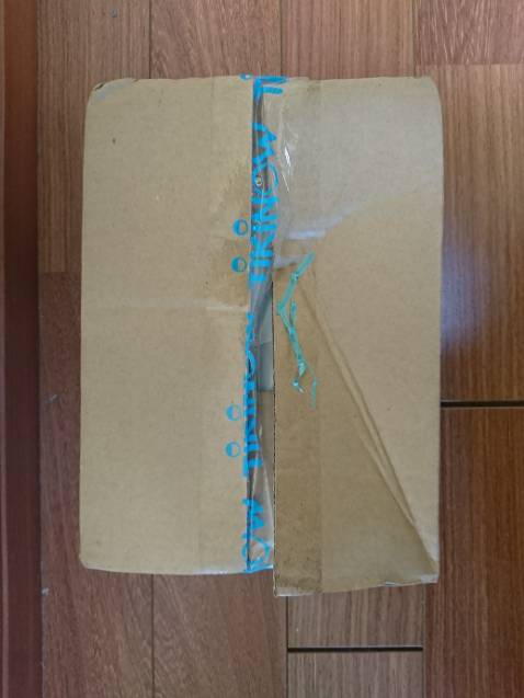 Đã mua 03 màu: đen đỏ, trắng xanh và lần này là đen xanh. Cực kỳ hài lòng với chất lượng sản phẩm. Nhân viên giao hàng chờ ko kịp, thay vì xuống xe máy đặt trước cửa thì ngồi trên yên ném hộp đồ vào cửa, móp hộp mà bình ko sao. :)