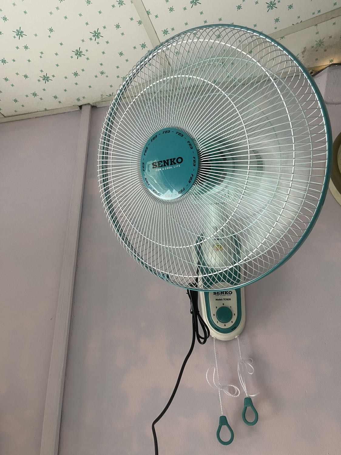 Chất lượng sản phẩm dat yeu cau. Quạt mát, giao màu ngẫu nhiên nhưng may là đúng ngay màu mình thích. Cám on shop Chất lượng sản phẩm dat yeu cau. Quạt mát, giao màu ngẫu nhiên nhưng may là đúng ngay màu mình thích. Cám on shop