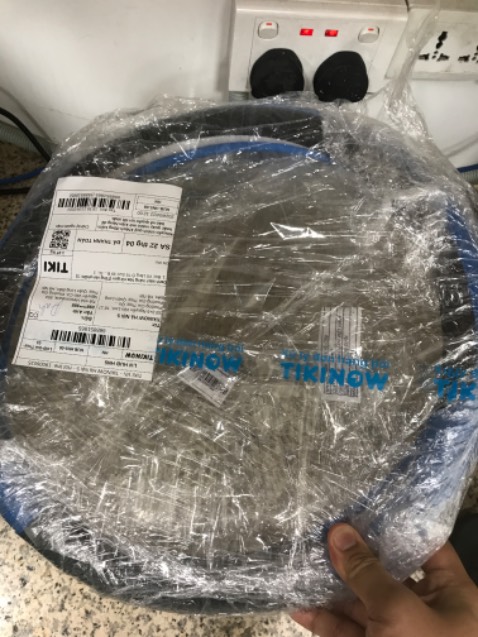 Mình chọn màu đen cơ mà, sao lại ship cho mình màu xanh thế, chẳng ăn nhập gì với màu trong xe cả, đổi lại cho mình chút với