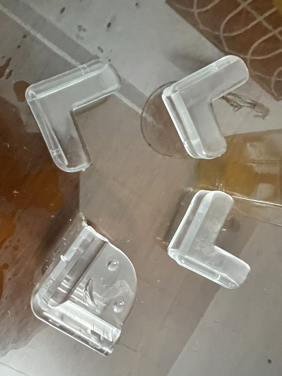 Mua 4 cái mà gửi 2 loại khác nhau, rồi có 2 khía như hình thì bọc kiểu gì???? Thất vọng