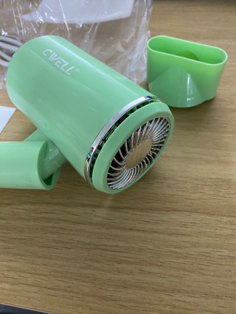 hàng Cwell nhìn rất sang ạ, cầm tay rất chắc chắn, máy nhẹ sấy nhanh khô lắm ạ