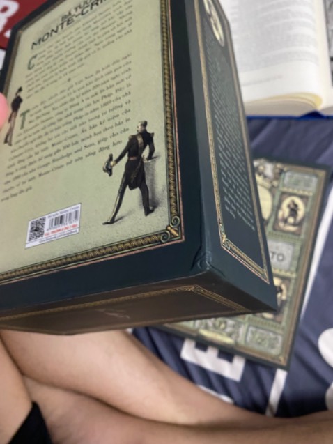 Lần này nhận sách vô cùng thất vọng với cả sản phẩm và Tiki Trading.Hàng lần này đóng gói quá sơ sài,chỉ có 1 lớp chống sốc mỏng manh thôi thì làm sao mà có thể chống sốc tốt được ,quấn nhiều còn chưa chắc chắn nữa này quá ít chống sốc nên hư hại khá nặng,ảnh hưởng cả trong lẫn ngoài rất buồn,lần này nhận hàng không được vui cho lắm,mà lần này giao còn trễ hơn với thời hạn nữa chớ ,vì thế nên mình không đánh giá cao sản phẩm và dịch vụ lần này!