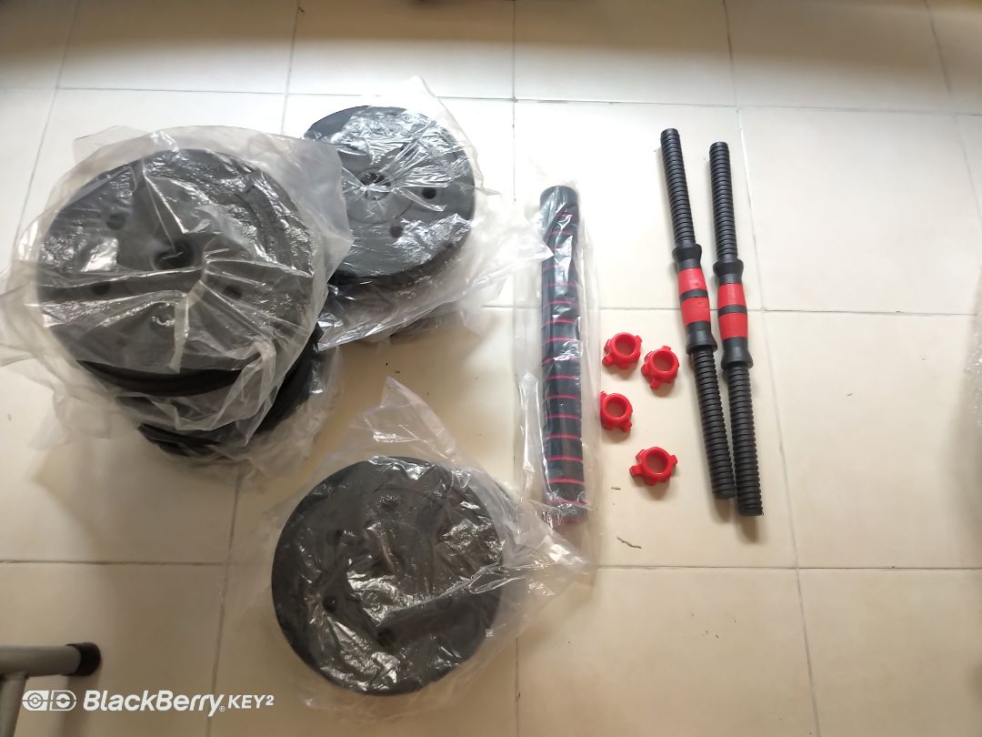 Giao hàng nhanh hơn dự kiến, không ngờ là quá nặng như thế. Tuy nhiên có 1 viên bị lỗi 1 tí, tạm chấp nhận.