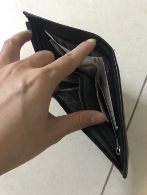 Đẹp, nhiều ngăn, mình mua làm quà cho người iu.