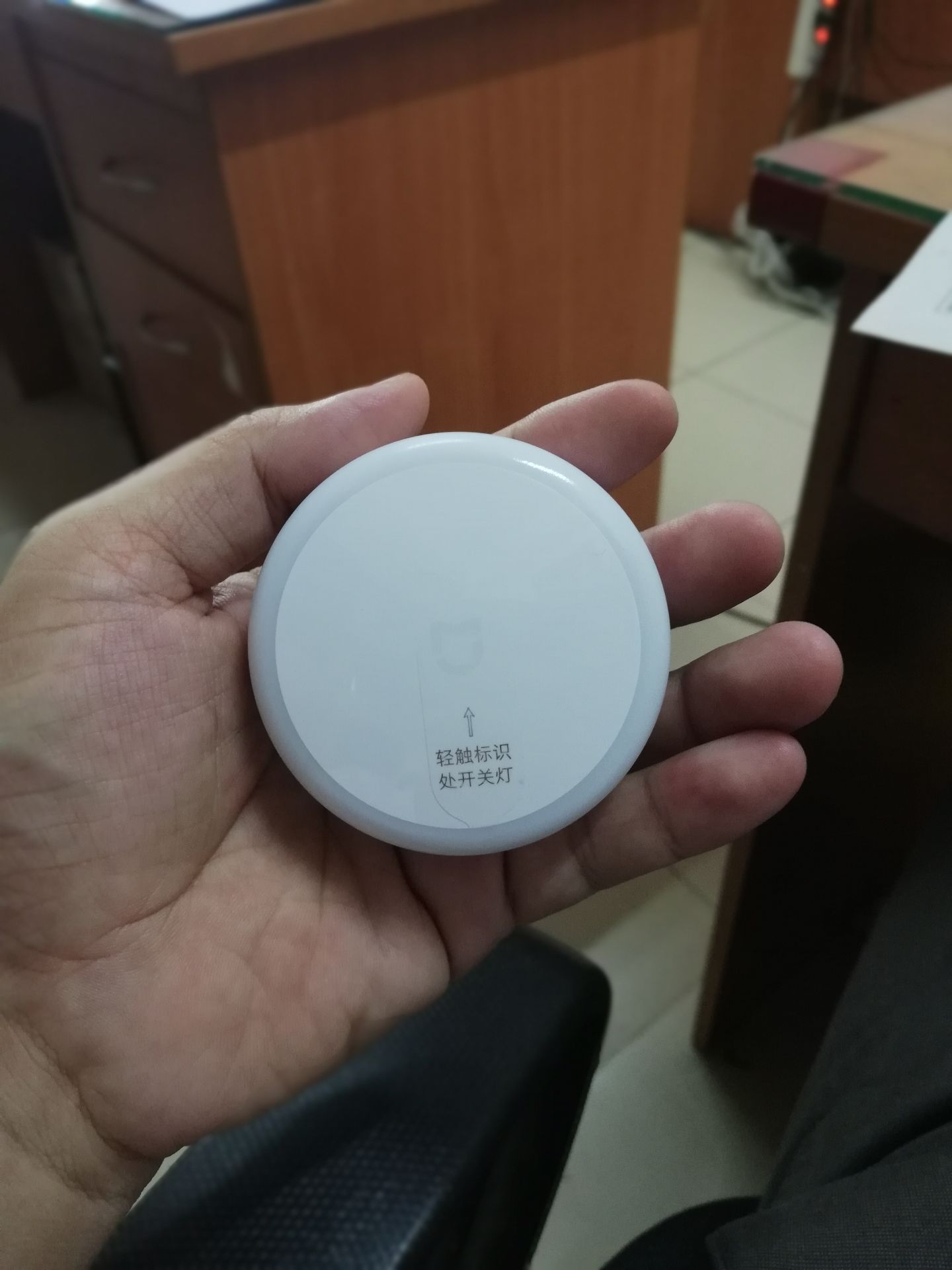 sản phẩm chính hãng nội địa được nhập bán ở VN. sử dụng rất tốt. cho ánh sáng vừa phải không chói dùng cho người lớn tuổi làm đèn ngủ