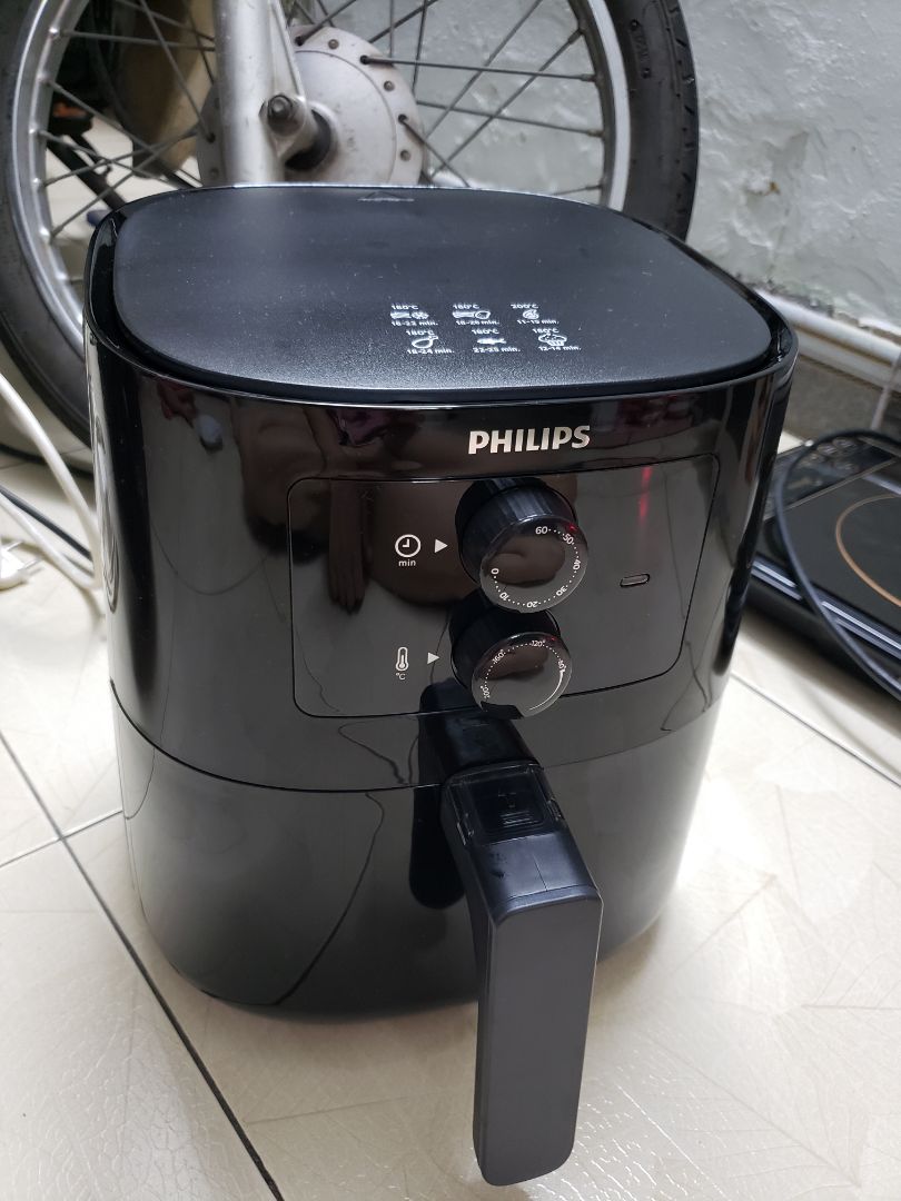 săn sale 10.10 sau khi áp hết mã KM còn 1749k. mình mới chiên thử chả giò 16 để 16 phút thấy ok : )) tiện lợi khỏi tốn dầu ăn :D có điều sẽ thiếu đi vị béo của dầu mỡ nên ăn sẽ không ngon bằng. 
Khi đủ thời gian nồi sẽ kiu 1 tiếng Ting như tiếng chuông nhà hàng ra món. 
Máy mới đẹp, giao hàng nhanh 2h tiếng.