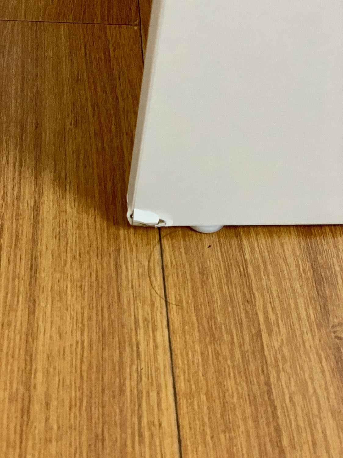 Đóng gói ko cẩn thận, khi nhận được thì thấy hộp hở toang một đầu hộp và bị toạc hở một góc hộp phía còn lại nên vận chuyển gây nứt các tấm bàn như hình ảnh mình đính kèm đây!
Thêm nữa, mình mua bàn màu be mà nhận được bàn màu trắng! Đóng gói ko cẩn thận, khi nhận được thì thấy hộp hở toang một đầu hộp và bị toạc hở một góc hộp phía còn lại nên vận chuyển gây nứt các tấm bàn như hình ảnh mình đính kèm đây!
Thêm nữa, mình mua bàn màu be mà nhận được bàn màu trắng!