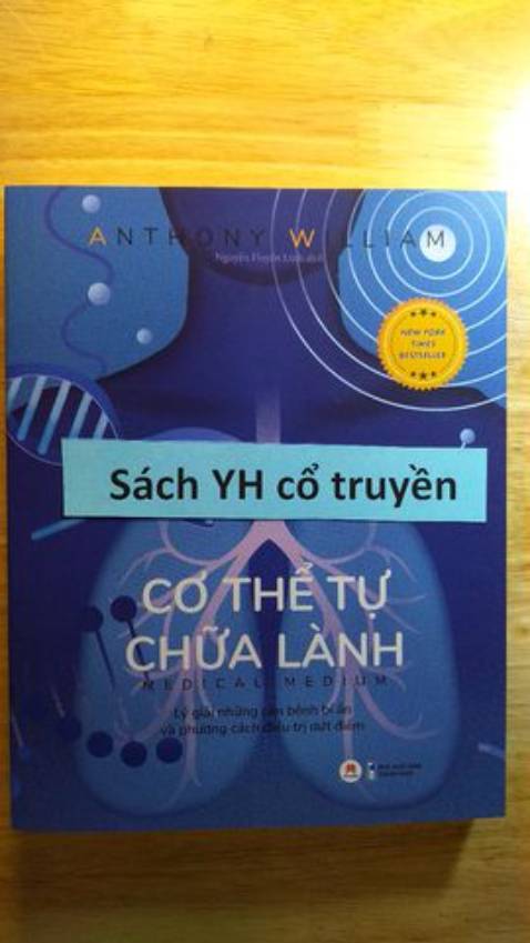Sách hay lắm ạ! Khổ hơi lạ tí nhưng mà thế thì càng làm cho tủ sách của mình đa dạng hơn á hihi
Dịch vụ của tiki thì khỏi phải bàn cãi rồi. Đây là lần thứ n+1 mình tin dùng và mua sách từ tiki luôn í. Lần nào cũng phải nói hài lòng x 3000000....
Các cậu nên thử đọc nha. Nội dung siêu hay. Rất mới lạ, cung cấp cho ta những kiến thức ở một khía cạnh khác thông qua Hồn, luôn tìm cách nói chuyện và giảng giãi những câu hỏi hóc búa về bệnh tật mà ta cứ ngỡ sẽ không bao giờ có thể biết được. 
Nên đọc nên đọc nha :))