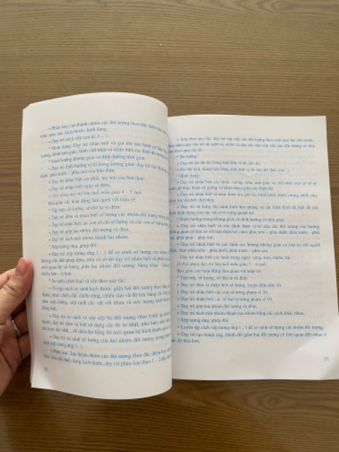 Chất lượng in ấn tệ, trình bày thiếu bắt mắt, nội dung đọc lướt qua thấy khó đọc, cần phải có kiến thức nền về ngành mầm non & yêu thích mới đọc được