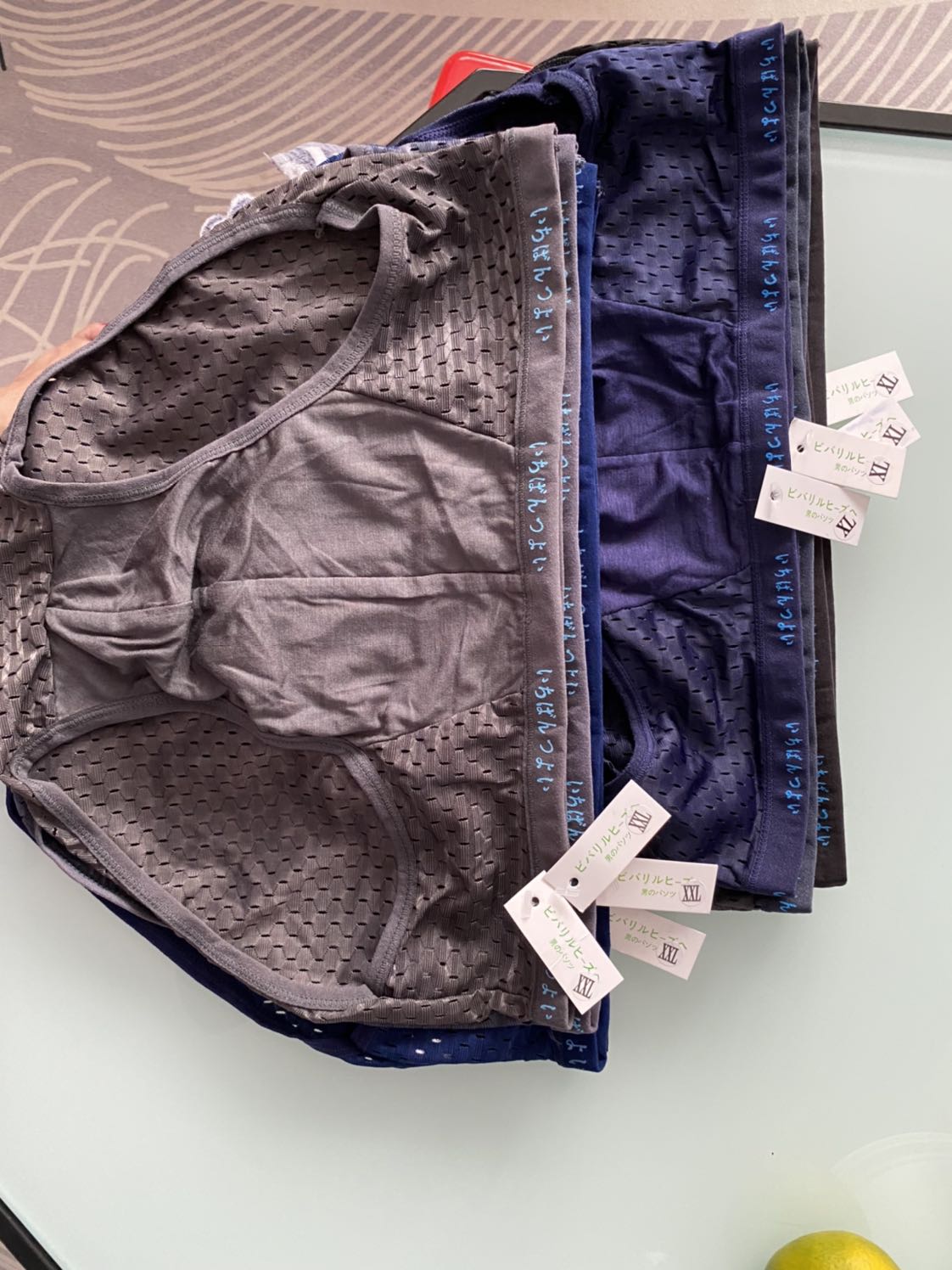 đặt combo  4 xxl mà shop giao 2xxl 2 xl là sao , hết hàng xxl thì shop nên báo , k thể giao hàng k có trách nhiệm vậy đc , giờ đổi hàng thì ai sẽ chiu chi phí ship , mong tiki hợp tác những shop có trách nhiệm giao đúng hàng đúng size đg để khách hàng gặp vấn đề như vầy đặt combo  4 xxl mà shop giao 2xxl 2 xl là sao , hết hàng xxl thì shop nên báo , k thể giao hàng k có trách nhiệm vậy đc , giờ đổi hàng thì ai sẽ chiu chi phí ship , mong tiki hợp tác những shop có trách nhiệm giao đúng hàng đúng size đg để khách hàng gặp vấn đề như vầy