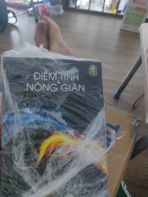 Sách ok, trang sách cũng khá ổn. Nhưng tiếc cái ko có bookmark 😭😭😭
Đánh giá sách sau 1 thời gian đọc:
Nội dung thì cũng hay. Nhưng mà vấn đề lỗi chính tả khá nhiều, có câu thiếu chữ luôn ấy. Ko biết lỗi này do bên nào? Mong shop xem kỹ vấn đề này hơn nha!
Mình cũng muốn nhắn riêng nói với shop vấn đề này mà tìm quài ko thấy đâu 😅