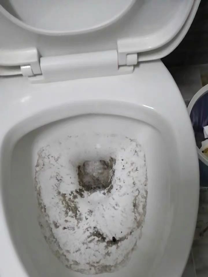 Shop uy tín, hàng chính hãng Yuhao, có kèm hướng dẫn rất chu đáo. Bồn cầu và bồn rửa đều tắc dềnh nước cả tuần nay, thử mấy loại không được mà chuyển qua loại này cái thông được luôn. Chi phí lại rẻ hơn nhiều so với thuê dịch vụ. Nói chung rất tốt, rất ưng!