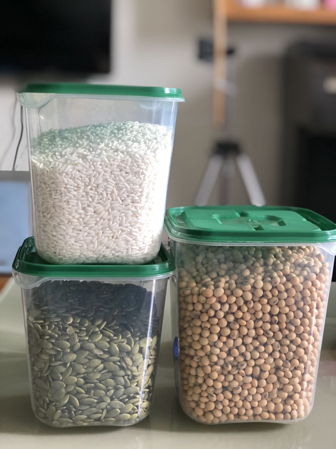 tiện lợi, nắp chặt, đựng ok lắm