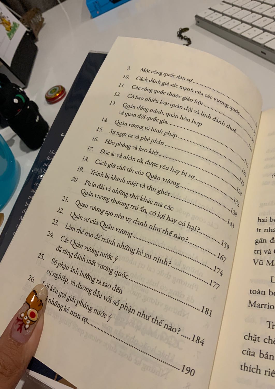 Sách đẹp, sạch sẽ, bọc sách đẹp, bìa sang. Nội dung hay có giá trị về kiến thức nhưng một số cách hành xử như trong sách mô tả là của bạo chúa, thiếu đạo đức. Phải có Chánh kiến rõ ràng, hành xử kiểu bạo chúa thì chỉ có xuống địa ngục thôi. 
Kiến thức về loại hình quốc gia này kia rất hay, có giá trị lịch sử, giúp người đọc hiểu hơn về góc nhìn của những tay gian hùng.