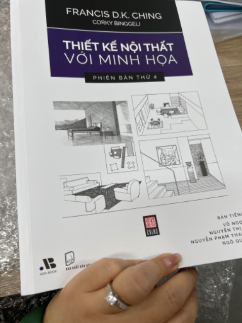 - Bìa mềm , chỉ vài trang là giấy bóng có màu còn lại là giấy nhám in trắng đen nên mình đánh giá là giá khá cao hơn so với sách mình nhận được! 
- Cảm ơn Shop, Tiki & đội ngũ Shipper