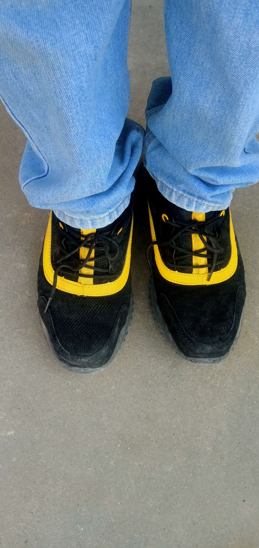 Giao hàng giống hình. Vừa chân.