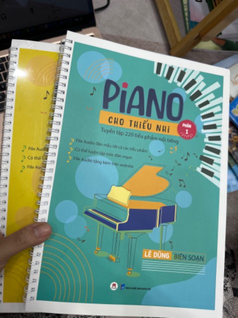 Sách đẹp, ưng ý. Đóng gáy xoắn đẹp, chất liệu giấy cứng, in rõ nét