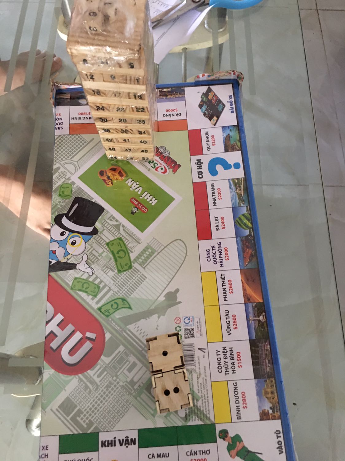 Bồ bàn cờ rất đẹp nhé. To, rõ ràng và rất Việt Nam luôn. Bé nhà mình chơi rất thích, còn được tặng kèm 2 cục xúc xắc bằng gỗ to nữa. Có điều phí giao hàng hơi đắt tới 44k.