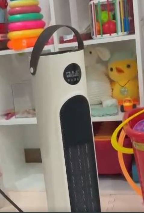 Shop giao hàng nhanh, bọc hàng kỹ chắc chắn. Máy chạy êm, không bị khét, máy không đốt oxi nên dùng lâu không có cảm giác bị bí ngột, rất an toàn. Máy cũng gọn nhẹ nên mình xách đi các phòng cũng dễ dàng.Nói chung là ưng, sẽ ủng hộ shop những lần sau.