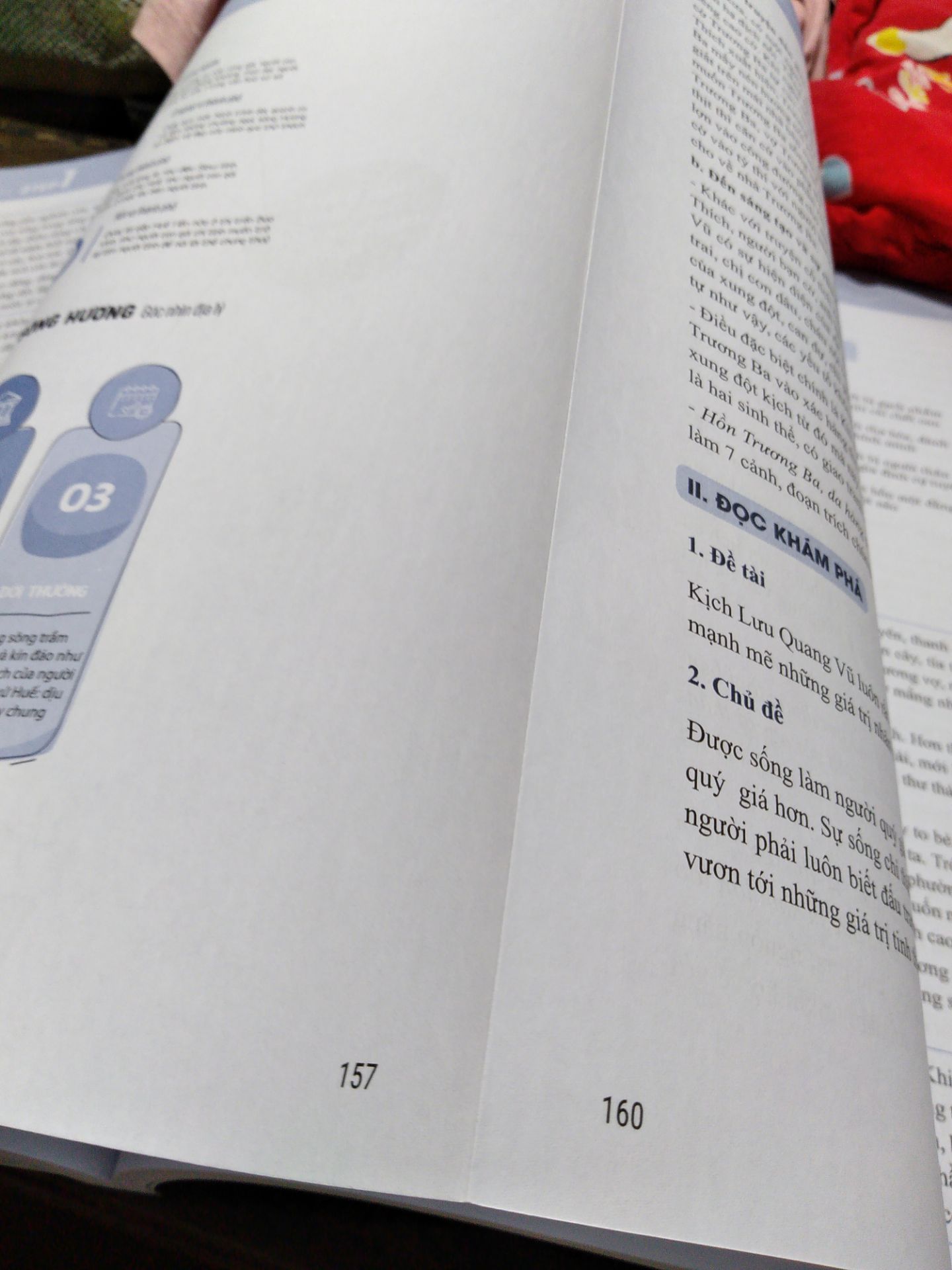 sách có mấy trag bị dính như hình, gói kĩ, bài có tính logic dễ đọc, chiều rộg sách khá to còn chiều đứg 1cm nữa bằng tờ A4.Nói chug sách cx khá đẹp, ai cần ôn nên mua tham khảo