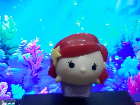 Son dưỡng ẩm tốt, có mùi Bưởi Bồ Đào thơm nhẹ, lên môi sẽ có màu hồng nhạt so với môi ban đầu (tùy môi của mỗi người ạ). Có vị ngọt như kẹo, tạo hình xin xắn. 
Giao hàng nhanh, chất lượng tốt, có tem chứng nhận an toàn ạ.