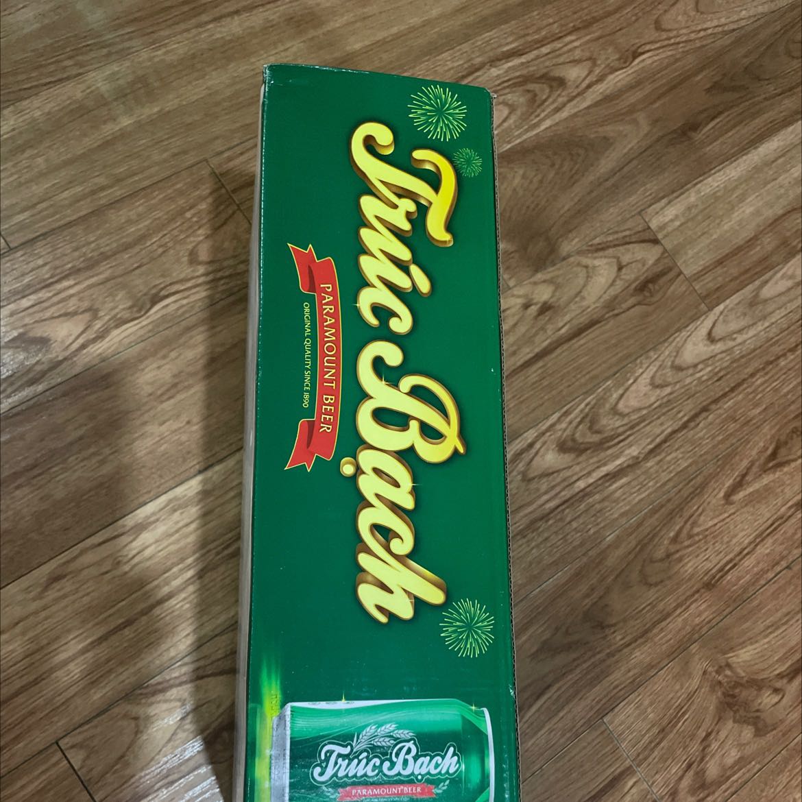 Thùng bia mới coong không tì vết. Giao tikiNow lấy trong ngày nhanh chóng tiện lợi. Rất ưng ý khi mua được thùng bia này vì loại bia mình ưa thích lại còn được sale đậm