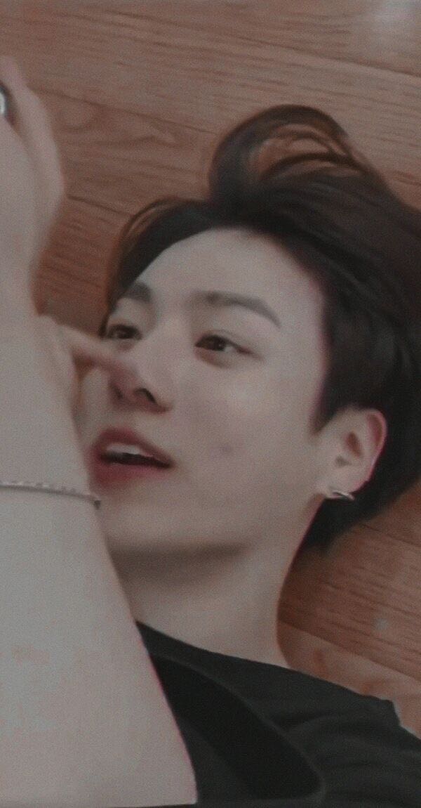 Năm ấy: "Tôi đã tìm thấy người phụ nữ để chăm sóc hết cuộc đời mình. Tôi sắp kết hôn nên tôi mong sẽ nhận được sự ủng hộ".


Thế giới này sẽ thật mỹ miều nếu như em giữ mình đừng nghĩ nhiều.