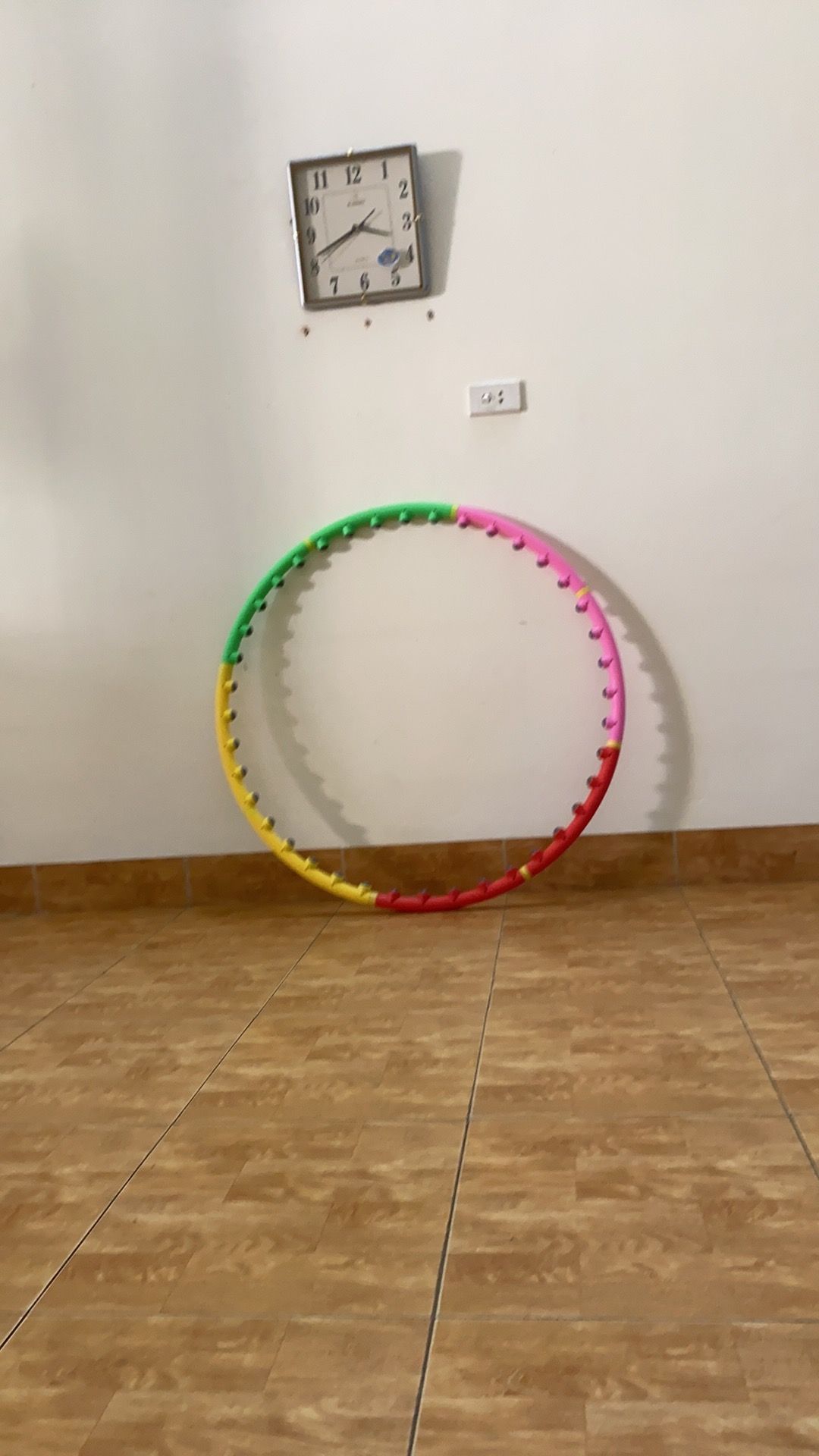 Vòng đẹp, chất liệu tốt ms lắc 1 xíu mà căng hết cơ bụng. shop giao hàng nhanh. đóng gói kĩ cực kì luôn ý sau sẽ ủng hộ tiếp