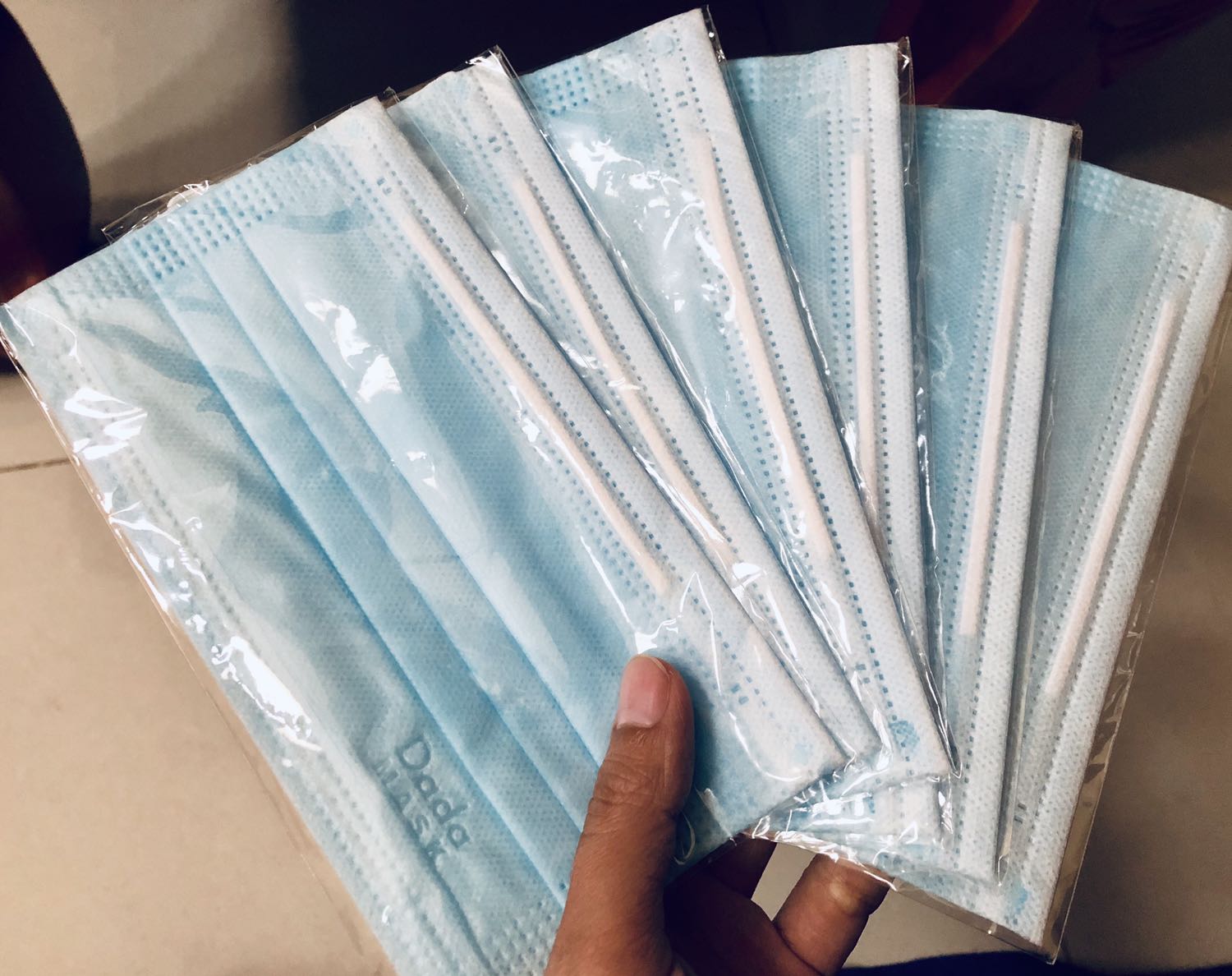 Đóng gói cẩn thận. Khẩu trang dày, được đóng gói riêng từng cái!! Rất hài lòng ??