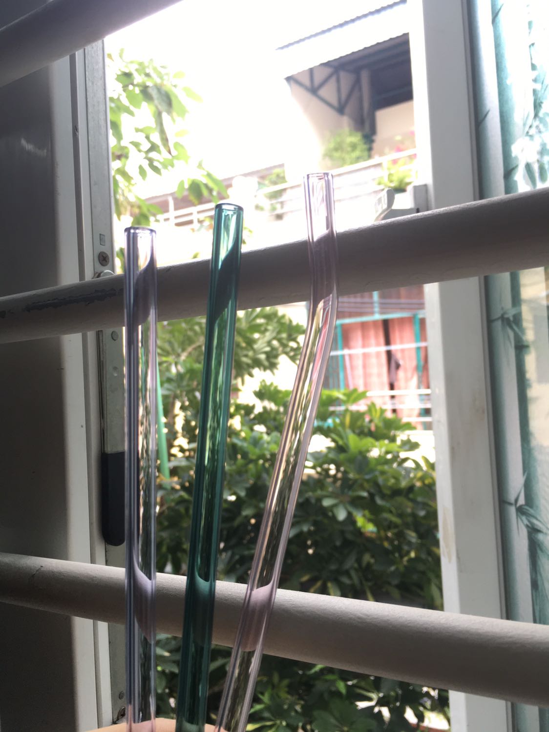 Ống hút dày đẹp, mỗi ống đc kèm 1 cây cọ chùi. Mình mua 5/8 giao nhanh thêm 29k chứ đợi giao như bth thì đến ngày 18/8 lận.