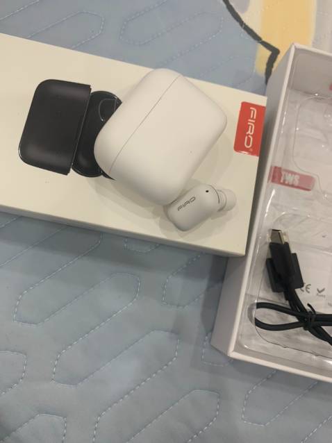 5*: Giao nhanh và nhiệt tình đúng theo phong cách TIKI.
5*: Hàng chính hãng FIRO, rất chất lượng, âm thanh hay, âm bass rất tốt.
5*: Nhà bán tư vấn và phục vụ tốt.
--->> Nói chung LÀ Tuyệt Vời.