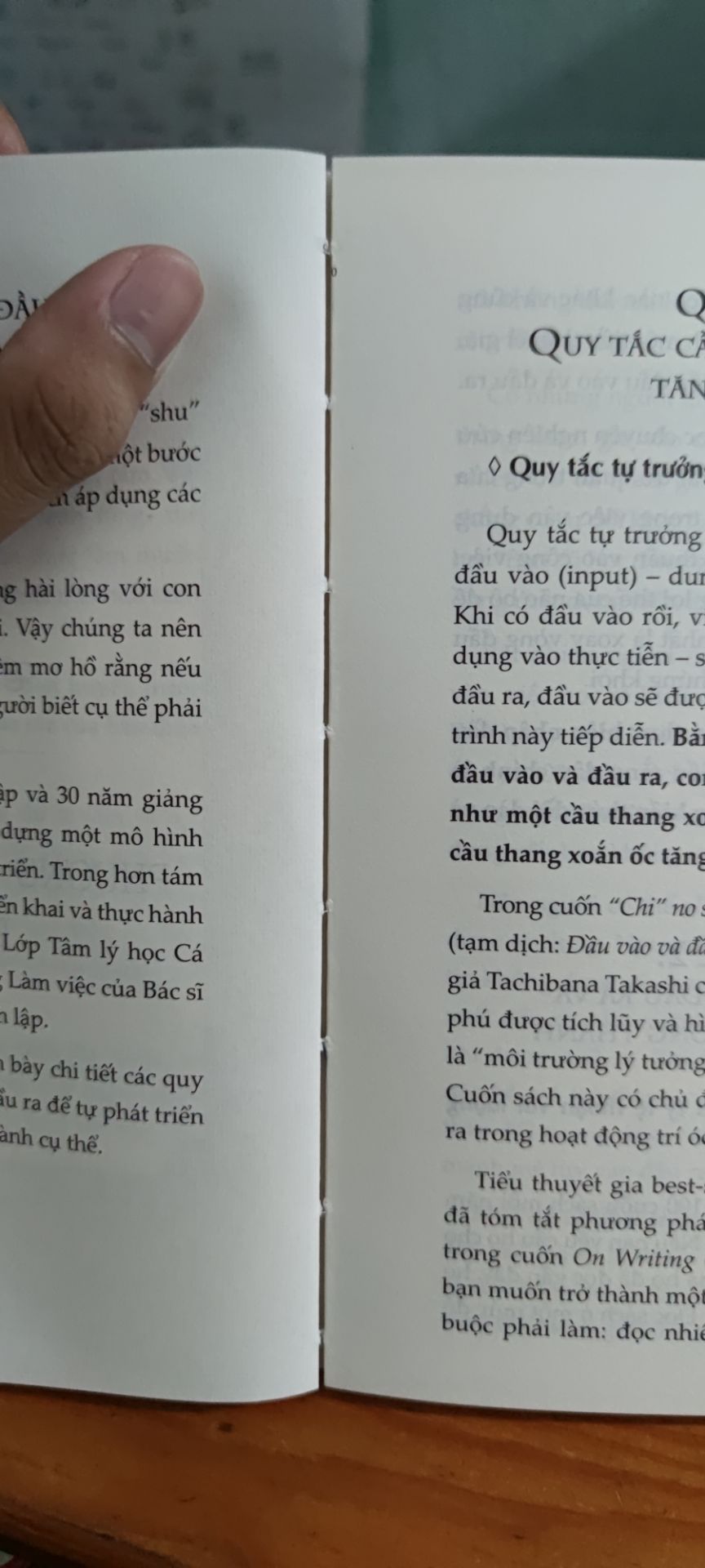 ở ngoài thì ko sao nhưng bên trong nó đã bị bong keo hết rồi ạ, em là fan cứng chỉ mua sách ở tiki đó giờ không bị sao hết mà lần này bị vấn đề này ạ, em mong shop hỗ trợ giúp em và em sẽ xoá bình luận, rất thất vọng vì bêd ngoài rất đẹp mà bên trong rách rồi