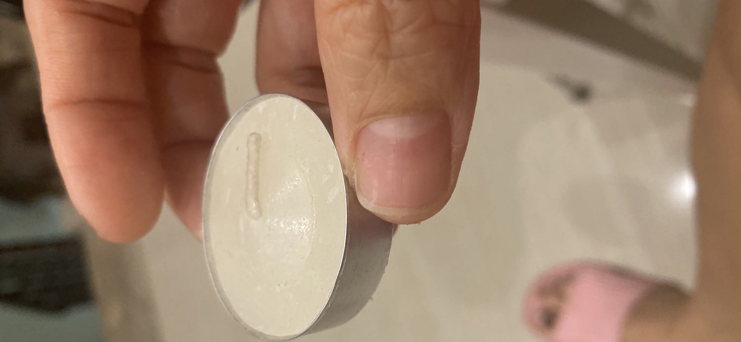 Sản phẩm mỏng dính, cầm rơi luôn lõi ra ngoài