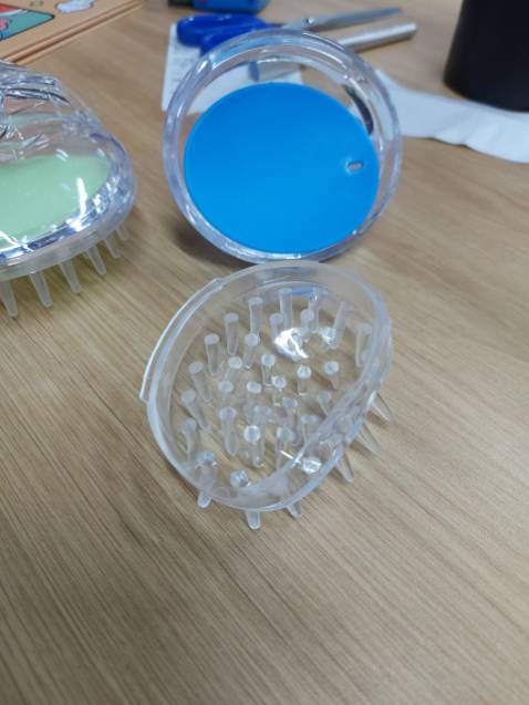 Mình mua 2 cái như hình, nhưng giao hàng 1 cái ok, 1 cái bị lỗi không thể dùng được  (như hình) shop đổi lại hàng giúp mình nhé.

tks