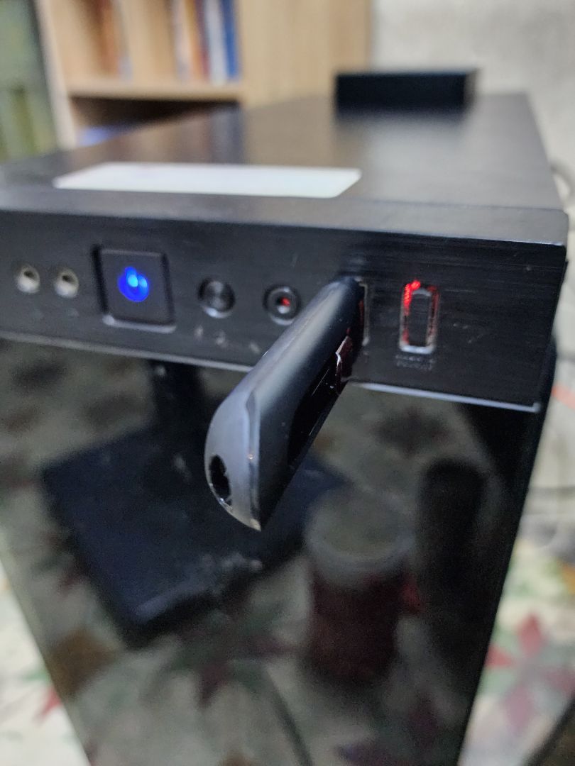 Xài tốt, giao nhanh, nhà bán có khui seal để dán tem bảo hành của nhà bán, mua có hộp đàng hoàng. Mua về cài win ổn áp phết. Cho hẳn 5 sao. Xài tốt, giao nhanh, nhà bán có khui seal để dán tem bảo hành của nhà bán, mua có hộp đàng hoàng. Mua về cài win ổn áp phết. Cho hẳn 5 sao.